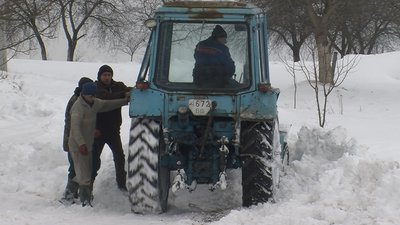 У деяких мікрорайонах Луцька чекають на снігоочисну техніку третій день