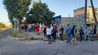 Новинчанам треба стояти дві години у черзі, щоб доїхати до Кропивницького
