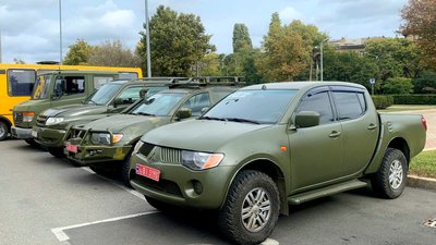 Фермери з Одещини передали авто для ЗСУ Фермери з Одещини передали авто для ЗСУ