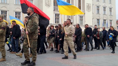 На Львівщині попрощалися із загиблим під Черніговом 22-річним офіцером Олександром Бандровським