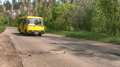 Жодного капремонту за пів сотні років: жителі села на Черкащині просять поремонтувати дорогу Жодного капремонту за пів сотні років: жителі села на Черкащині просять поремонтувати дорогу