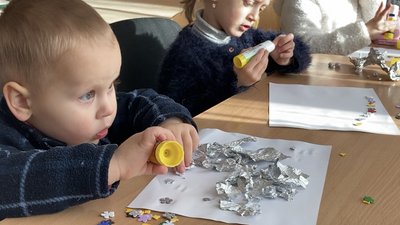 Допомагають побороти страхи: як у Первомайському на Харківщині працює центр арттерапії для переселенців Допомагають побороти страхи: як у Первомайському на Харківщині працює центр арттерапії для переселенців