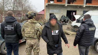 Продавав автомобілі, ввезені як гуманітарка для ЗСУ: на Закарпатті судитимуть чоловіка
