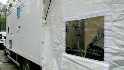 Більшість мають ознаки насильницької смерті: в Ізюмі завершується ексгумація тіл з місця масового поховання Більшість мають ознаки насильницької смерті: в Ізюмі завершується ексгумація тіл з місця масового поховання