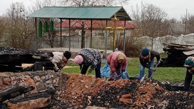 "Це лише початок". Парафіяни про Великоднє богослужіння на місці згорілої церкви в Бірках на Кіровоградщині "Це лише початок". Парафіяни про Великоднє богослужіння на місці згорілої церкви в Бірках на Кіровоградщині