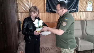 Родинам п'ятьох загиблих воїнів вручили державні нагороди Родинам п'ятьох загиблих воїнів вручили державні нагороди