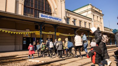 Івано-Франківщина прийняла 30 дітей з інтернату у Чернігові Івано-Франківщина прийняла 30 дітей з інтернату у Чернігові