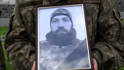 У Житомирі попрощалися з загиблим захисником Андрієм Бутриком У Житомирі попрощалися з загиблим захисником Андрієм Бутриком