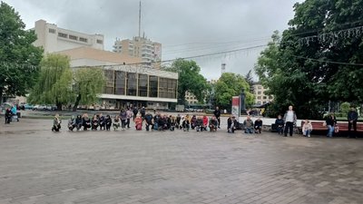 Лучани попрощалися з загиблим сержантом Сергієм Сафроновим