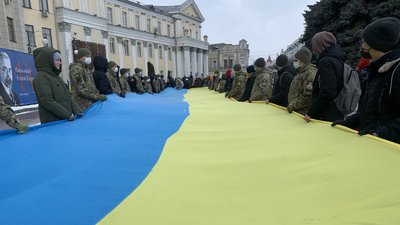 День Соборності: у Житомирі декілька сотень людей долучилися до святкування День Соборності: у Житомирі декілька сотень людей долучилися до святкування