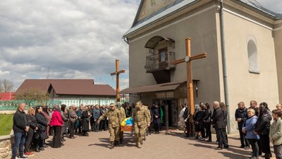 Працював учителем у сільській школі: на Тернопільщині поховали бійця Івана Митулинського Працював учителем у сільській школі: на Тернопільщині поховали бійця Івана Митулинського