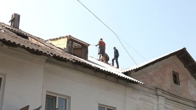 У Смілі відновлюють будинки через місяць після ракетної атаки