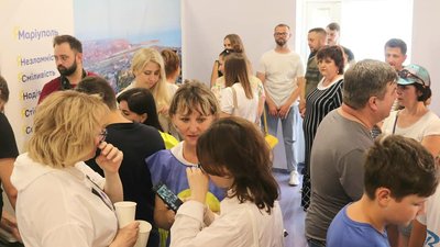 У Калуші на Івано-Франківщині відкрили центр підтримки переселенців "Я — Маріуполь" У Калуші на Івано-Франківщині відкрили центр підтримки переселенців "Я — Маріуполь"