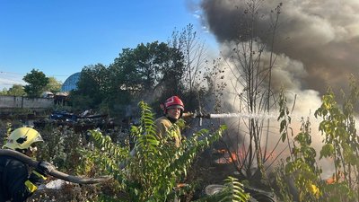 В Ужгороді сталася пожежа на підприємстві зі збору металобрухту В Ужгороді сталася пожежа на підприємстві зі збору металобрухту