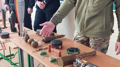 У Миколаєві для учнів ліцею провели урок з протимінної безпеки У Миколаєві для учнів ліцею провели урок з протимінної безпеки