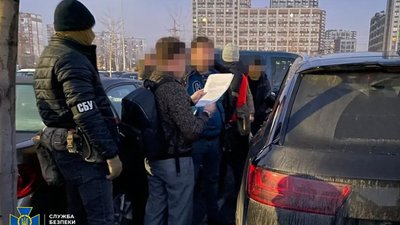 Дозвіл на вантажні перевезення за 6 тис доларів. СБУ викрило двох киян