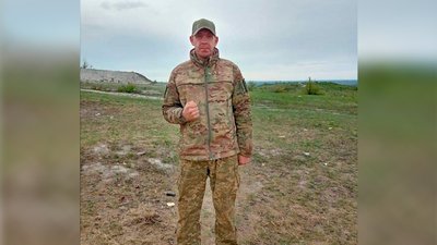 На Чернігівщині попрощалися з трьома бійцями, які загинули на сході України На Чернігівщині попрощалися з трьома бійцями, які загинули на сході України