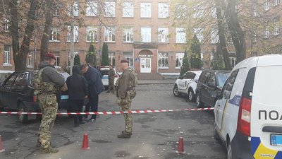 На Хмельниччині перевіряють інформацію про замінування ліцею №17
