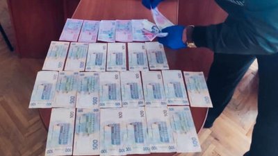15 тисяч за права. На Прикарпатті затримали чоловіка, який пропонував хабар