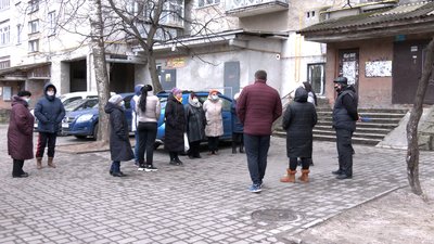 Місяць без тепла. Мешканці франківської багатоповерхівки не можуть під'єднати опалення через сусіда Місяць без тепла. Мешканці франківської багатоповерхівки не можуть під'єднати опалення через сусіда