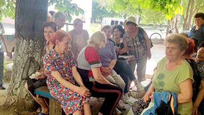 250 жителів Херсона щоденно отримують допомогу від Червоного Хреста 250 жителів Херсона щоденно отримують допомогу від Червоного Хреста