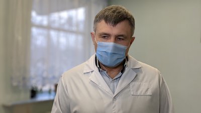 Директор харківської інфекційної лікарні Нартов вакцинувався від COVID