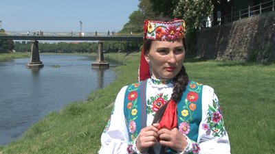 Яна Тимко у костюмі Великоберезнянського району
