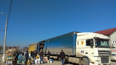 Тернопільські волонтери передають 20 тонн допомоги українським бійцям Тернопільські волонтери передають 20 тонн допомоги українським бійцям