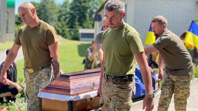 На Волині попрощалися із 40-річним загиблим бійцем На Волині попрощалися із 40-річним загиблим бійцем