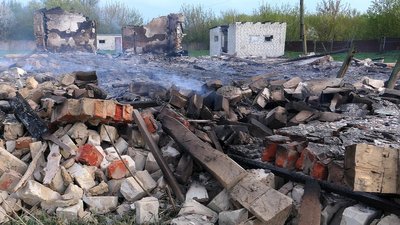 Наслідки авіаудару по селу Воздвиженське на Сумщині Наслідки авіаудару по селу Воздвиженське на Сумщині