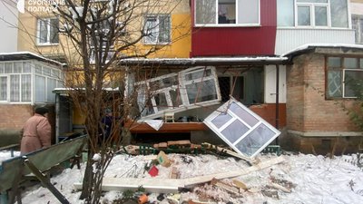 "Рознесло весь балкон": у Полтаві стався вибух у квартирі п’ятиповерхівки "Рознесло весь балкон": у Полтаві стався вибух у квартирі п’ятиповерхівки