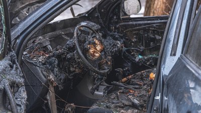 У Дніпрі згорів позашляховик У Дніпрі згорів позашляховик