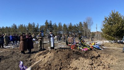 "Суміш інтелігентності, мужності і справедливості": у Полтаві поховали воїна Андрія Пархоменка "Суміш інтелігентності, мужності і справедливості": у Полтаві поховали воїна Андрія Пархоменка