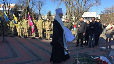 Черкасці вшанували пам'ять Героїв Небесної Сотні Черкасці вшанували пам'ять Героїв Небесної Сотні
