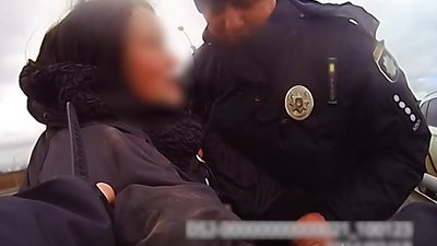 Перелізла за огорожу мосту: на Черкащині врятували жінку Перелізла за огорожу мосту: на Черкащині врятували жінку