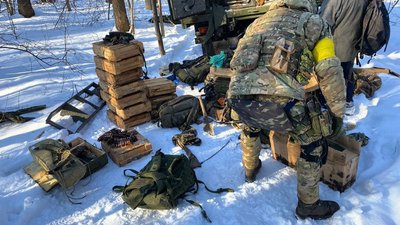 Покинуті авто та боєприпаси РФ знайшли в одній з лісосмуг Харківщини Покинуті авто та боєприпаси РФ знайшли в одній з лісосмуг Харківщини