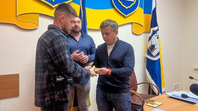 Отримали поранення на полі бою: у Житомирі трьом десантникам вручили нагороди Отримали поранення на полі бою: у Житомирі трьом десантникам вручили нагороди