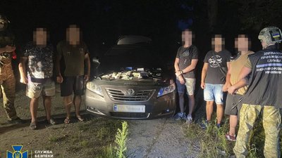 СБУ ліквідувала чотири масштабні канали нелегального виїзду чоловіків за кордон