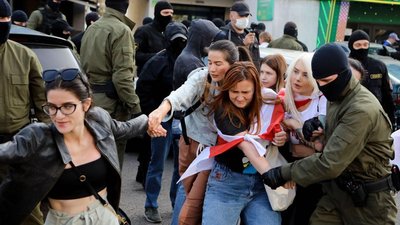 Білоруські силовики розігнали жіночий марш, є затримані Білоруські силовики розігнали жіночий марш, є затримані