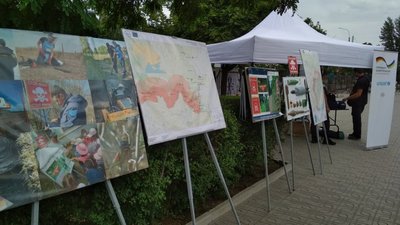 "Кількість нещасних випадків зростає". Жителів Сєвєродонецька вчили оминати розтяжки та міни "Кількість нещасних випадків зростає". Жителів Сєвєродонецька вчили оминати розтяжки та міни