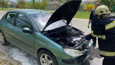 На Сумщині горіли дві автівки На Сумщині горіли дві автівки