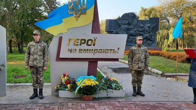 У Кропивницькому на Алеї Слави вшанували пам'ять загиблих воїнів на Сході України