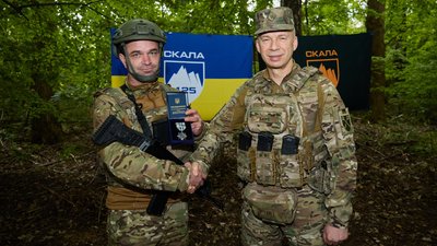 Головнокомандувач нагородив захисника з Черкас