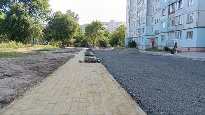 У Луцьку триває ремонт 20 прибудинкових територій: як реагують мешканці У Луцьку триває ремонт 20 прибудинкових територій: як реагують мешканці
