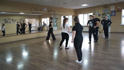 У танцювальній групі для дітей з синдромом Дауна займається 7 дітей У танцювальній групі для дітей з синдромом Дауна займається 7 дітей