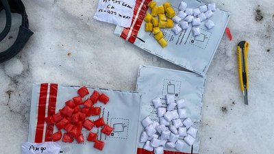 Запорізькі поліцейські викрили "закладчиків" Запорізькі поліцейські викрили "закладчиків"