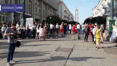 У центрі Сум на новий флагшток підняли прапор України (ФОТО) У центрі Сум на новий флагшток підняли прапор України (ФОТО)