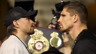 Олександр Усик та Ріко Верховен на церемонії зважування