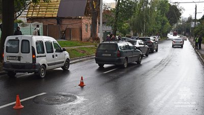 З різницею в півтори години: у Чернігові на вулиці 1 Травня сталися дві ДТП за участі семи авто З різницею в півтори години: у Чернігові на вулиці 1 Травня сталися дві ДТП за участі семи авто