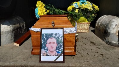 На Тернопільщині прощаються із чотирма загиблими військовослужбовцями На Тернопільщині прощаються із чотирма загиблими військовослужбовцями